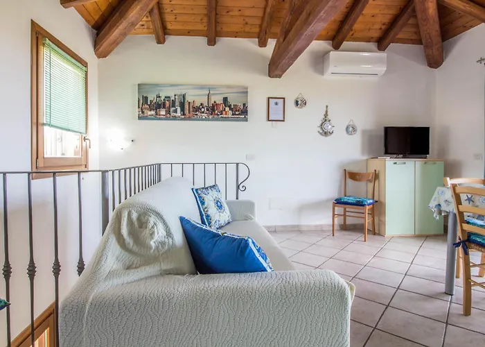 Rovo House, Pittulongu, Olbia, Sardinia Дом отдыха *